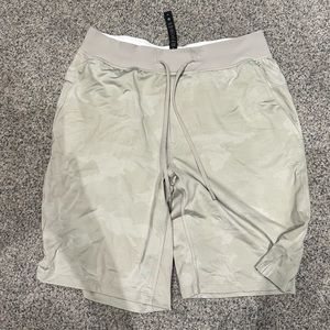 Lululemon Men’s T.H.E. Short - size medium